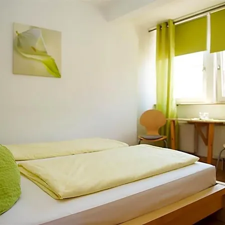 Berne's Altstadthotel Отель Безигхайм